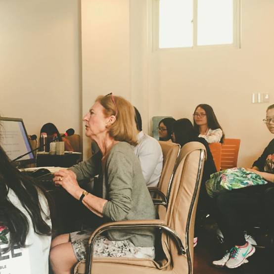 挪威奥斯陆大学著名教授Bente Christensen驻做爱
讲学.jpg